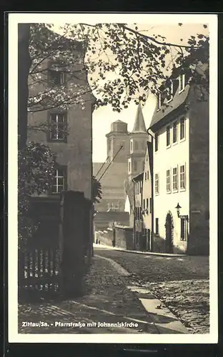 AK Zittau / Sa., Pfarrstrasse mit Johanniskirche im Sommer