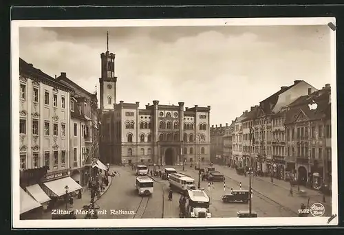 AK Zittau, Busse auf dem Marktplatz, Rathaus