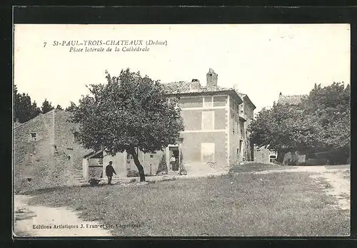 AK St-Paul-Trois-Chateaux, Place latèrale de la Cathèdrale