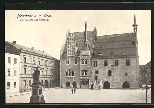 AK Neustadt / Orla, Marktplatz mit Rathaus