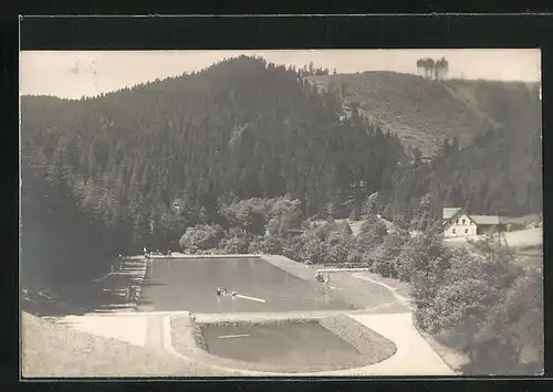 AK Warmensteinach / Fichtelgebirge, Blick auf das Schwimmbad