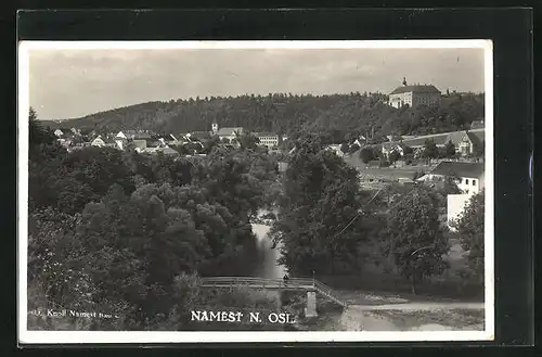 AK Namest n. Osl., Panorama mit Burg & Kirche