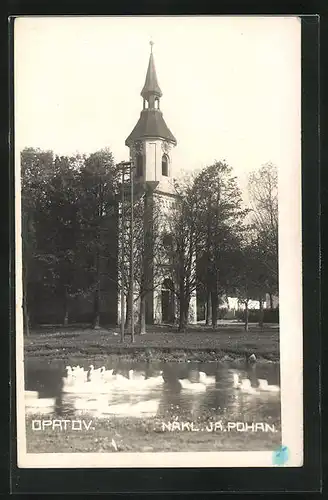 AK Opatov, Schwanenteich und Kirche