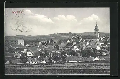AK Pocátky, Teilansicht der Ortschaft mit Kirche