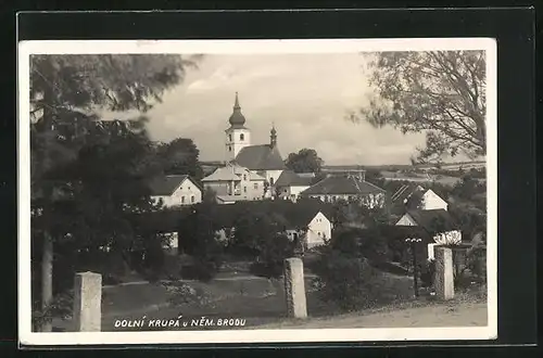 AK Dolní Krupá u Nem. Brodu, Blick nach Kirche