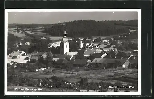 AK Horni Bobrová, Gesamtansicht mit Kirche