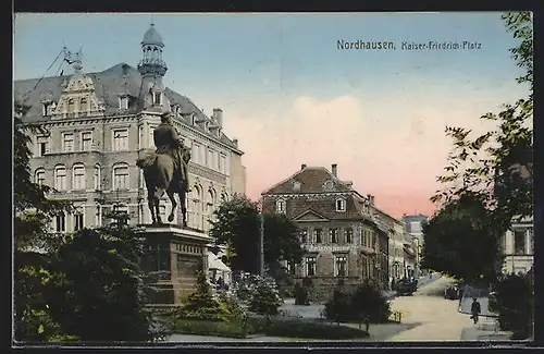 AK Nordhausen, Kaiser-Friedrich-Platz mit Denkmal