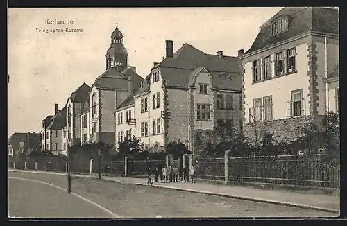 AK Karlsruhe, Strassenansicht mit Telegraphen-Kaserne