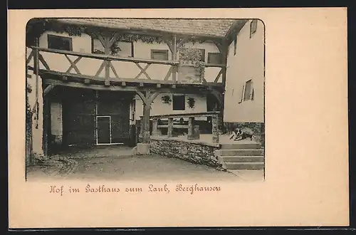 AK Berghausen, Hof im Gasthaus zum Laub