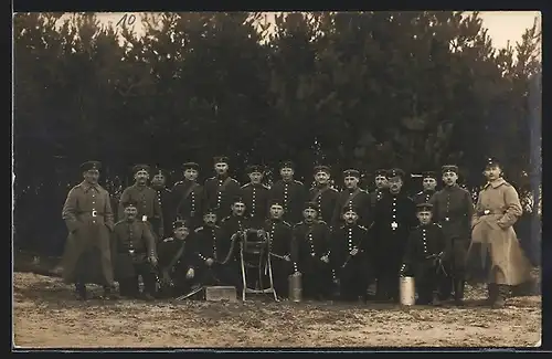 Foto-AK Soldaten der Infanterie in Uniform mit Maschinengewehr