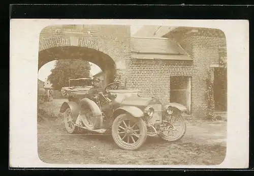 Foto-AK Offiziere in einem Benz-Automobil