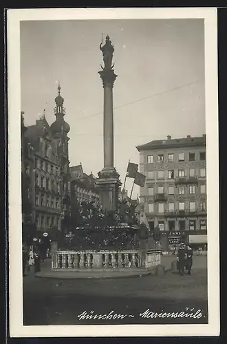AK München, Strassenpartie mit Geschäften und Mariensäule