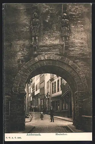 AK Andernach, Strassenpartie durch Rheintor gesehen