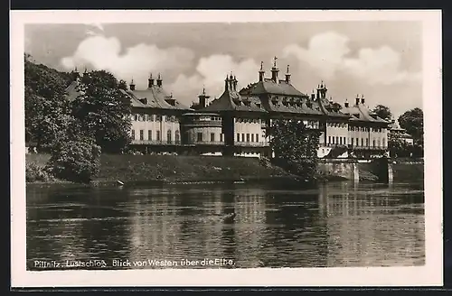 AK Dresden-Pillnitz, Lustschloss mit Elbe und Anlegestelle