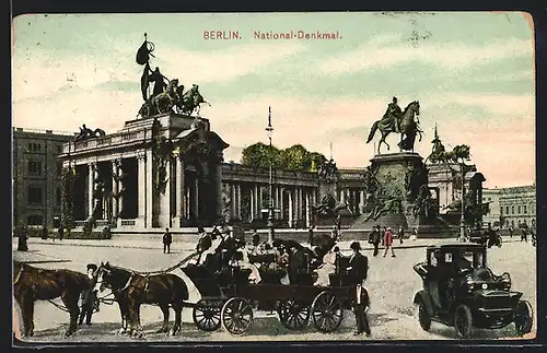 AK Berlin, National-Denkmal mit Pferdekutsche und Auto