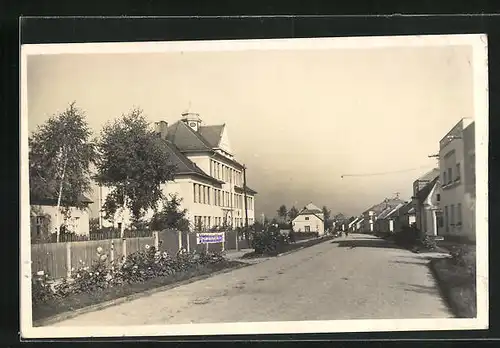 AK Horni Jeleni, Strasse im Sonnenschein