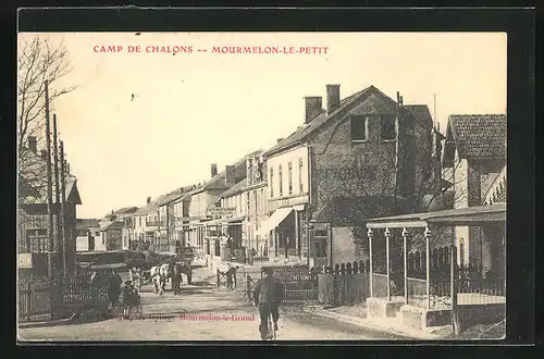 AK Mourmelon-le-Petit, Camp de Chalons, Strassenpartie