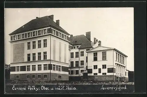 AK Cervene Pecky, Schule