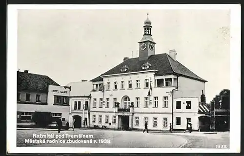 AK Rozmital pod Tremsinem, Mestska radnice zbudovana r. 1938, Hotel Slave