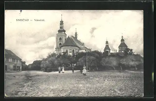 AK Smecno, Námestí, Strassenpartie mit Kirche