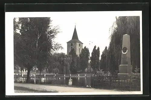 AK Katusice, Kirche und Denkmal