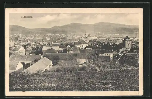 AK Beraun / Beroun, Blick vom Berg zum Ort