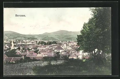 AK Beraun / Beroun, Blick von der Bergwiese zum Ort