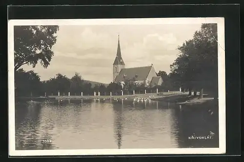 AK Krivoklát, Blick vom See zur Kirche