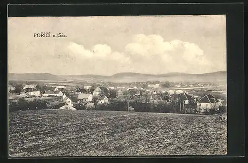 AK Porici n. Sáz., Blick über Äcker auf das Dorf