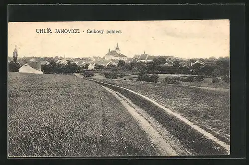 AK Uhlir. Janovice, Celkovy pohled, Blick über Felder auf den Ort