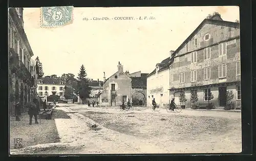 AK Couchey, Hauptplatz mit Cafe-Restaurant A. Robert