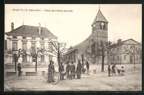 AK Is-sur-Tille, Place de l`Hôtel-de-Ville