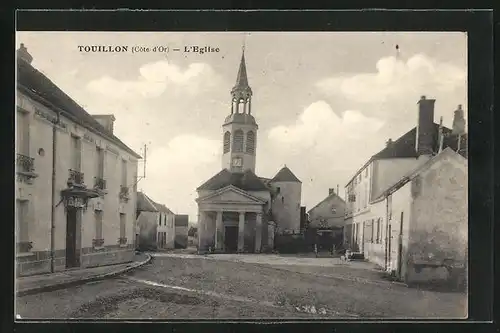 AK Touillon, L`Eglise, Strassenpartie mit Kirche