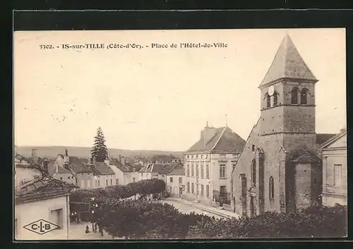 AK Is-sur-Tille, Place de l`Hôtel-de-Ville
