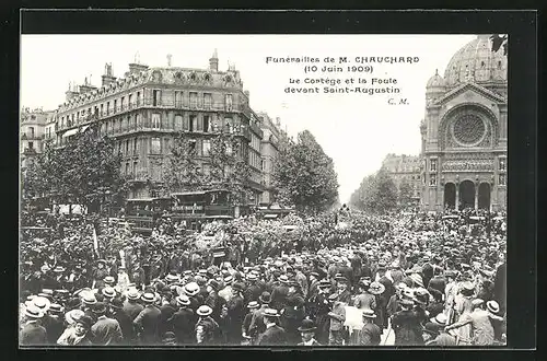 AK Funerailles de M. Chauchard 10.6.1909, le Cortege et la Foule devant Saint-Augustin
