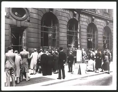 Fotografie Ansicht London, Bombenattentat auf Lloyds Bankhaus 1939