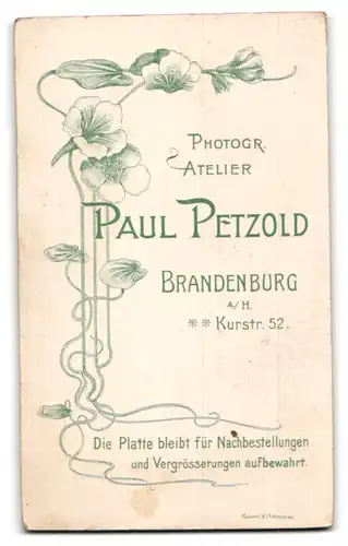 Fotografie Paul Petzold, Brandenburg a / H., Portrait junger Herr im Anzug mit Krawatte