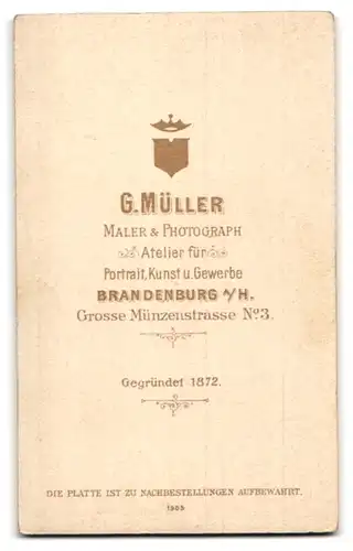 Fotografie G. Müller, Brandenburg a / H., Portrait junger Herr im Anzug mit Krawatte