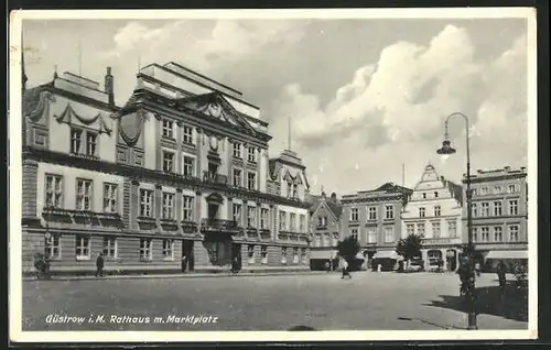 AK Güstrow i. M., Rathaus am Marktplatz