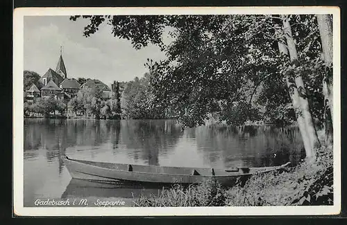 AK Gadebusch i. M., kleines Boot am Seeufer, Blick zur Kirche