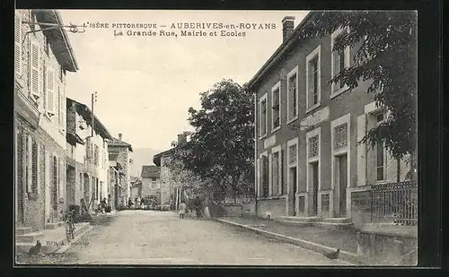 AK Auberives-en-Royans, la Grande Rue, Mairie et Ecole