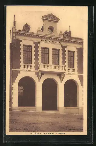 AK Roybon, La Halle et la Mairie