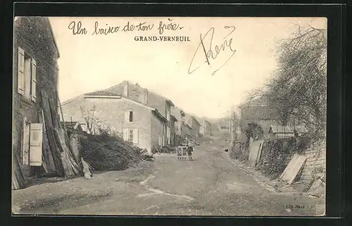 AK Grand-Verneuil, Une Rue