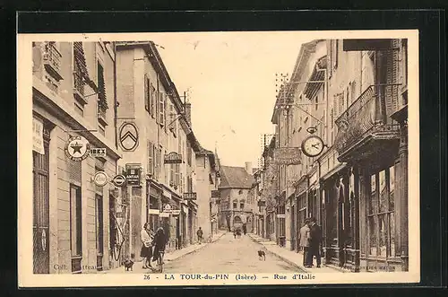 AK La Tour-du-Pin, Rue d`Italie, Strassenpartie