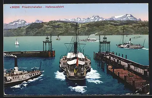 AK Fredrichshafen a. B., Bodensee-Dampfer König Wilhelm bei der Hafenausfahrt