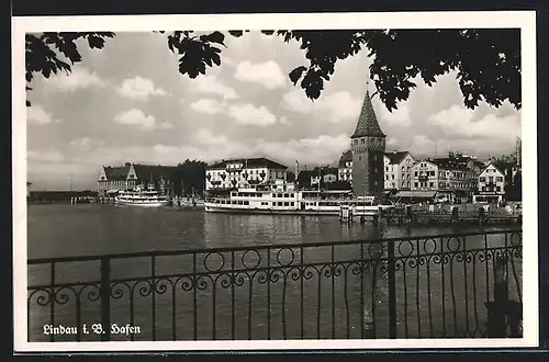 AK Lindau, Hafenbecken mit Schiffen