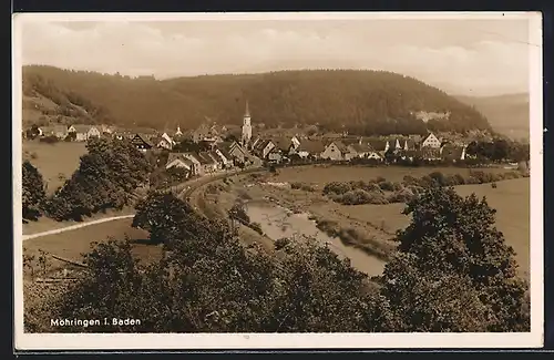 AK Möhringen i. Baden, Ortsansicht mit Bergen und Kirchturm