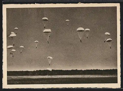 AK Fallschirmjäger in der Luft