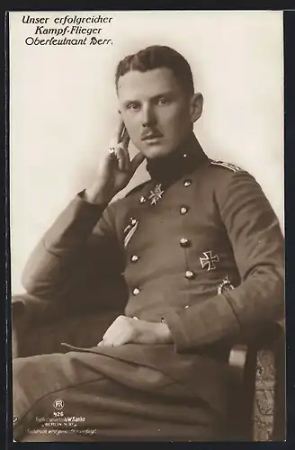 Foto-AK Sanke Nr. 426: Kampfflieger Oberleutnant Berr Uniform mit Pour le Merite Orden