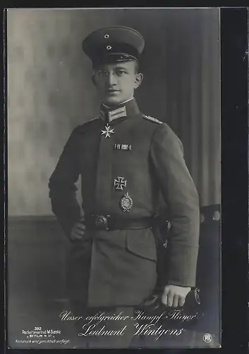 Foto-AK Sanke Nr.: 392, Leutnant Wintgens in Uniform mit Eisernes Kreuz und Ordenspange